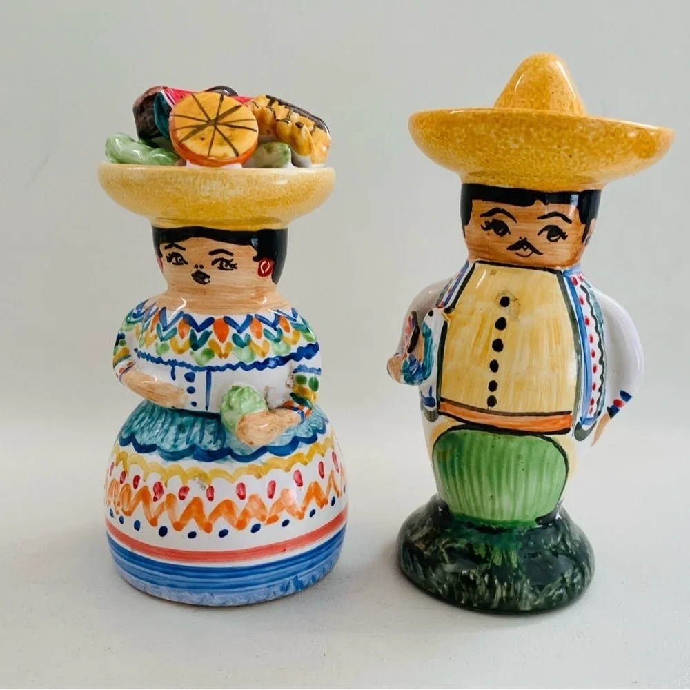 HandPainted MEXICAN FOLK ART Colorful SALT & PEPPER Couple SHAKERS Terracotta